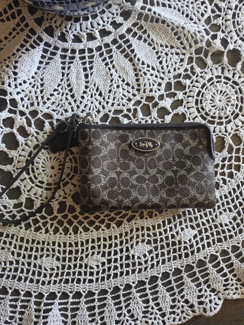 Coach Signature Corner Zip Wristlet🤎No#G1461-52436B